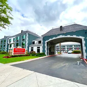 2* Hotel Ramada By Wyndham Convention Center