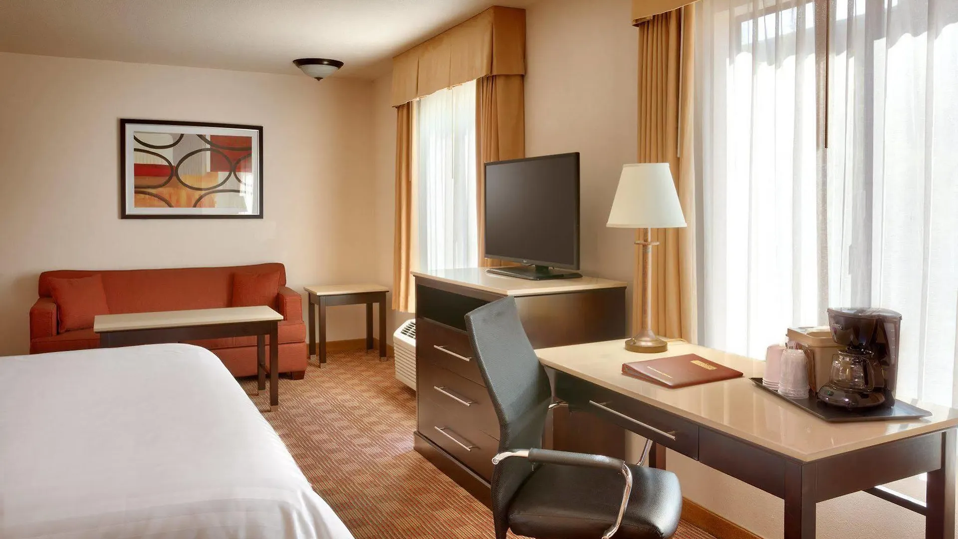 Cortona Inn And Suites Anaheim Resort Hotel