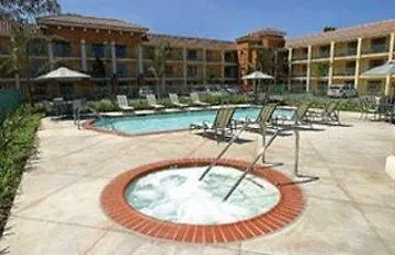 Cortona Inn And Suites Anaheim Resort