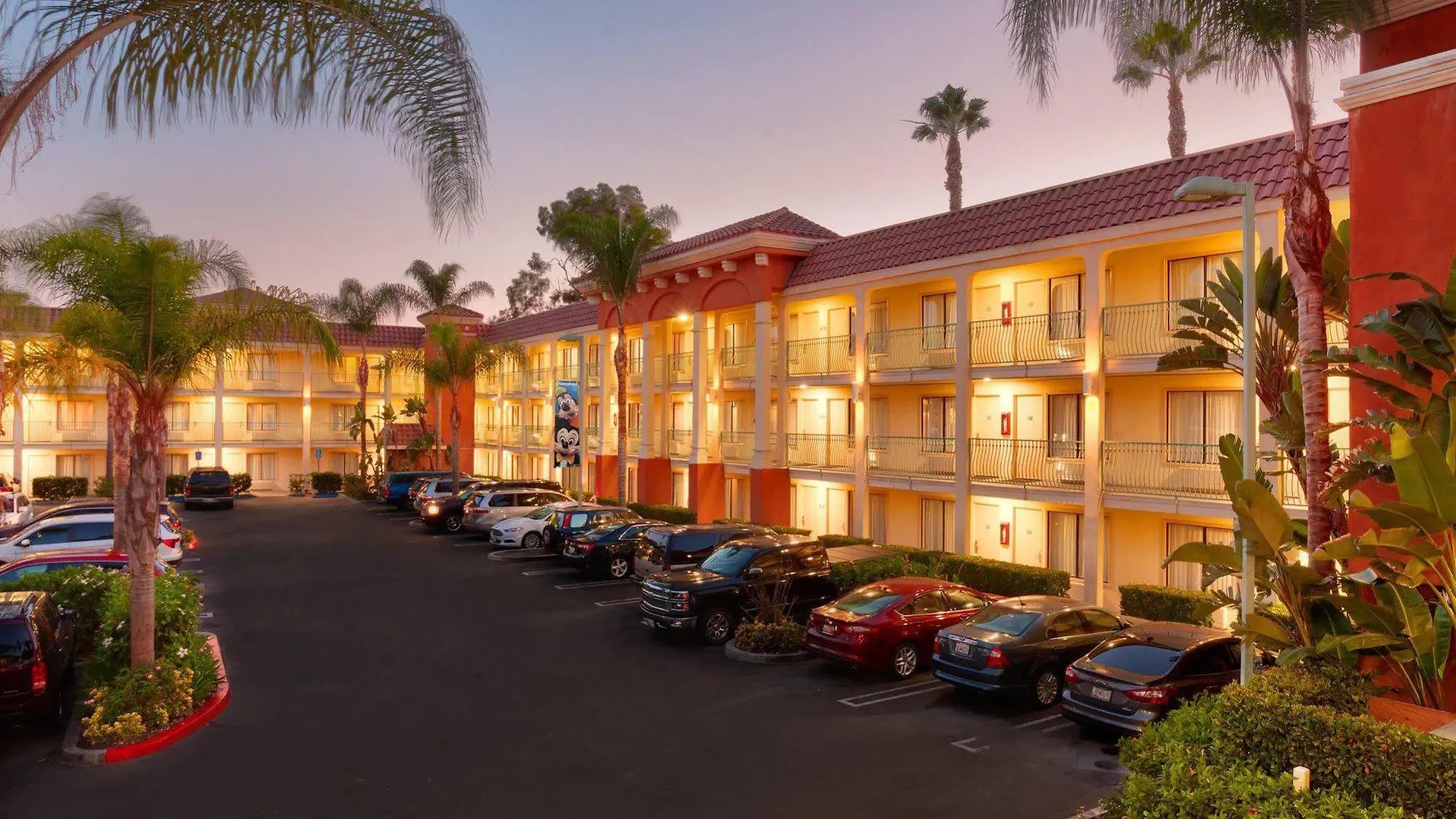 Cortona Inn And Suites Anaheim Resort