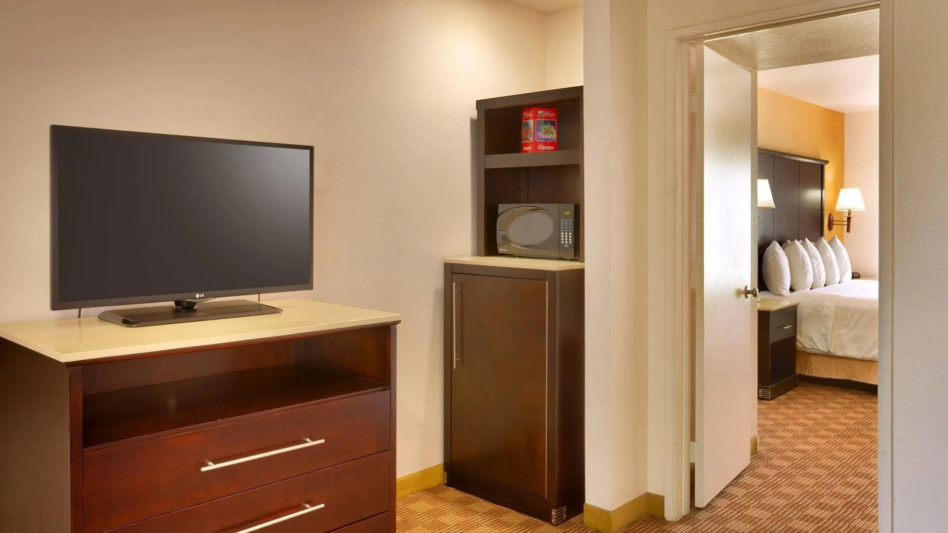 Cortona Inn And Suites Anaheim Resort Hotel