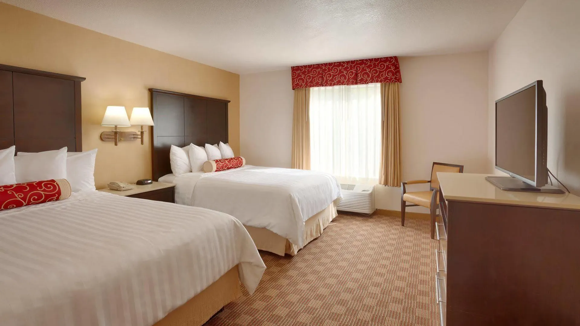 Cortona Inn And Suites Anaheim Resort